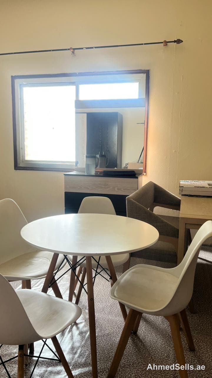 For Sale Modern Round table with 4 chairs